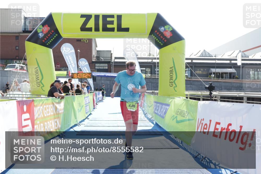 10.08.2025 - GEWOBA Citytriathlon Bremen H.Heesch http://msf.ph/oto/8555582 10.08.2025 16:01:29 Ziel 236 meine-sportfotos.de