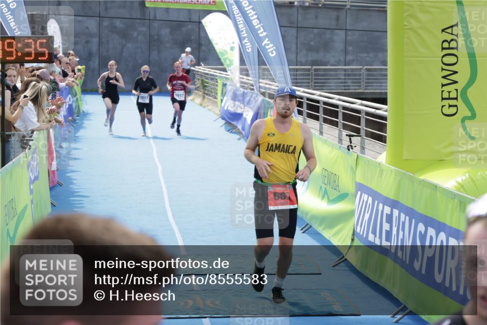 10.08.2025 - GEWOBA Citytriathlon Bremen H.Heesch http://msf.ph/oto/8555583 10.08.2025 14:19:39 Ziel 667, 1017 meine-sportfotos.de