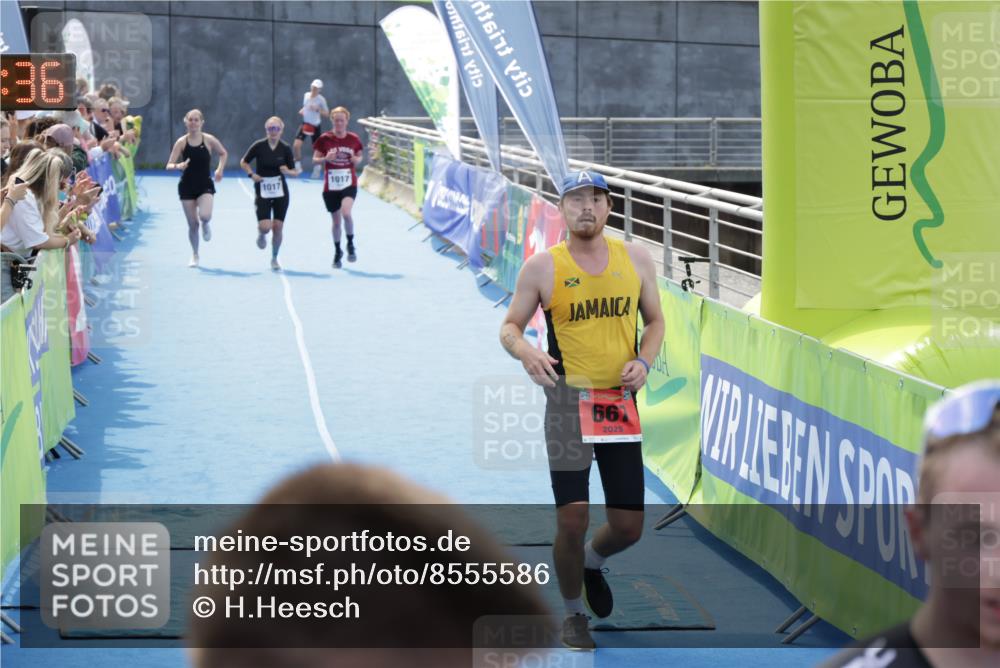 10.08.2025 - GEWOBA Citytriathlon Bremen H.Heesch http://msf.ph/oto/8555586 10.08.2025 14:19:39 Ziel 667, 1017 meine-sportfotos.de