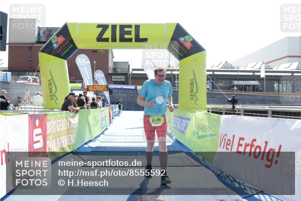 10.08.2025 - GEWOBA Citytriathlon Bremen H.Heesch http://msf.ph/oto/8555592 10.08.2025 16:01:29 Ziel 236 meine-sportfotos.de