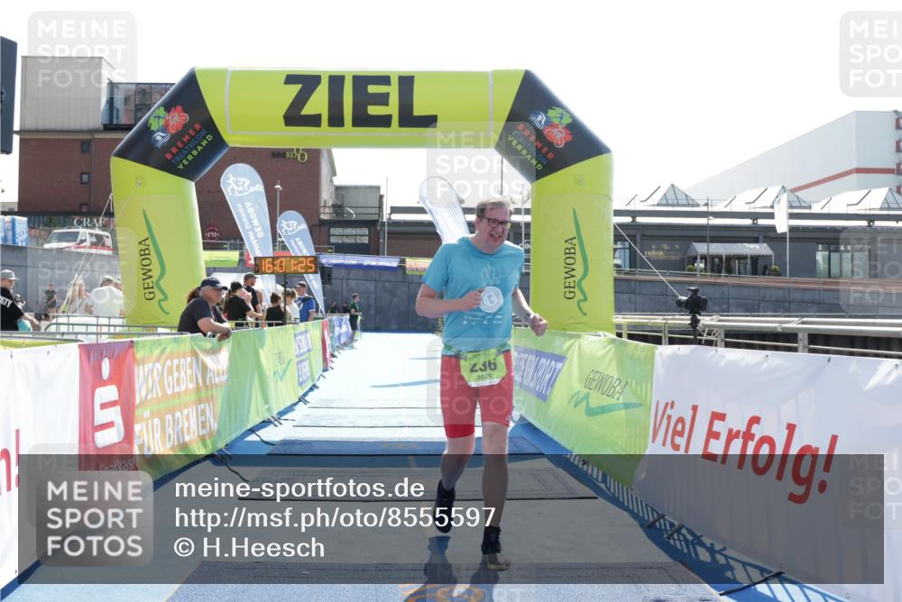 10.08.2025 - GEWOBA Citytriathlon Bremen H.Heesch http://msf.ph/oto/8555597 10.08.2025 16:01:29 Ziel 236 meine-sportfotos.de