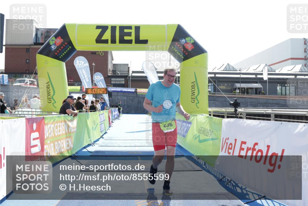 10.08.2025 - GEWOBA Citytriathlon Bremen H.Heesch http://msf.ph/oto/8555599 10.08.2025 16:01:29 Ziel 236 meine-sportfotos.de