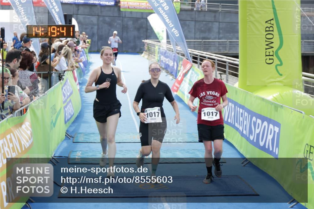 10.08.2025 - GEWOBA Citytriathlon Bremen H.Heesch http://msf.ph/oto/8555603 10.08.2025 14:19:45 Ziel 667, 1017 meine-sportfotos.de