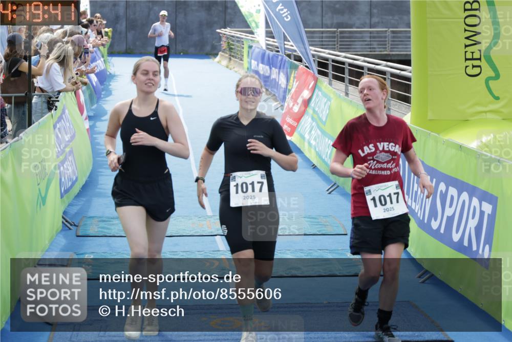10.08.2025 - GEWOBA Citytriathlon Bremen H.Heesch http://msf.ph/oto/8555606 10.08.2025 14:19:45 Ziel 667, 1017 meine-sportfotos.de