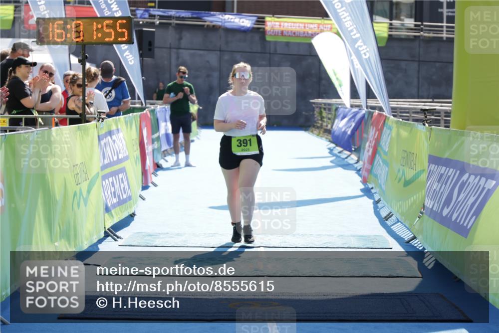 10.08.2025 - GEWOBA Citytriathlon Bremen H.Heesch http://msf.ph/oto/8555615 10.08.2025 16:02:00 Ziel 391 meine-sportfotos.de