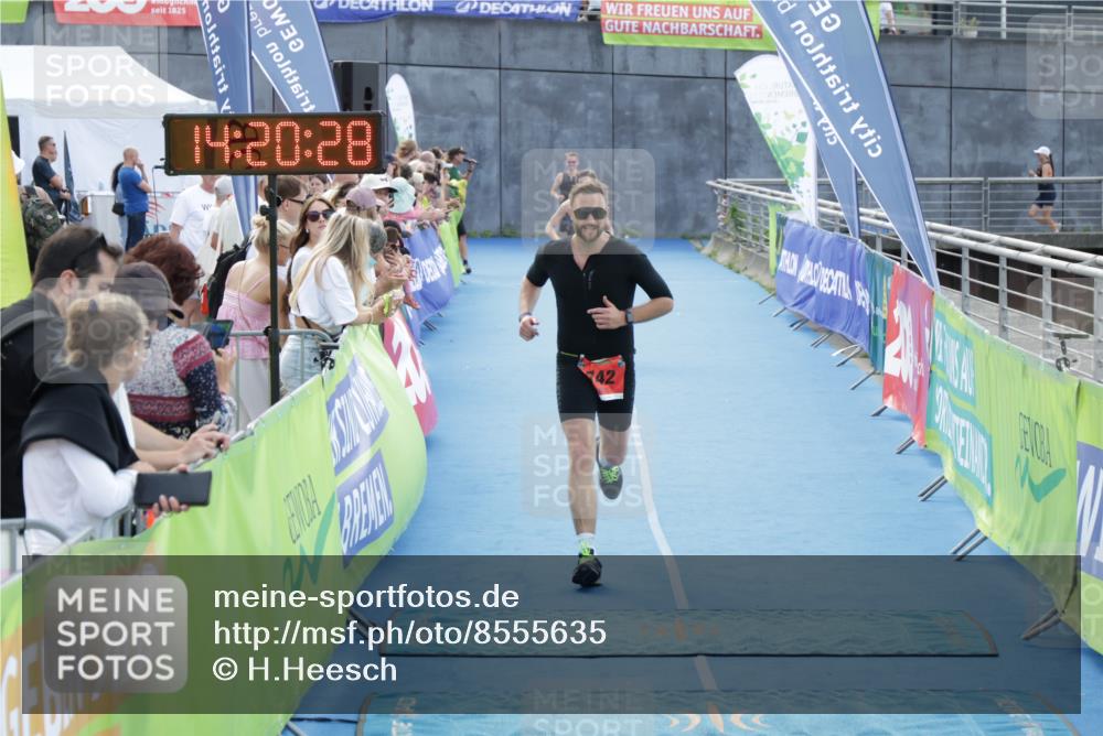 10.08.2025 - GEWOBA Citytriathlon Bremen H.Heesch http://msf.ph/oto/8555635 10.08.2025 14:20:31 Ziel 742, 858, 934 meine-sportfotos.de