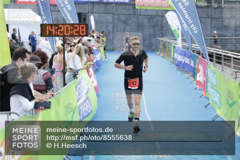 10.08.2025 - GEWOBA Citytriathlon Bremen H.Heesch http://msf.ph/oto/8555638 10.08.2025 14:20:32 Ziel 742, 858, 934 meine-sportfotos.de