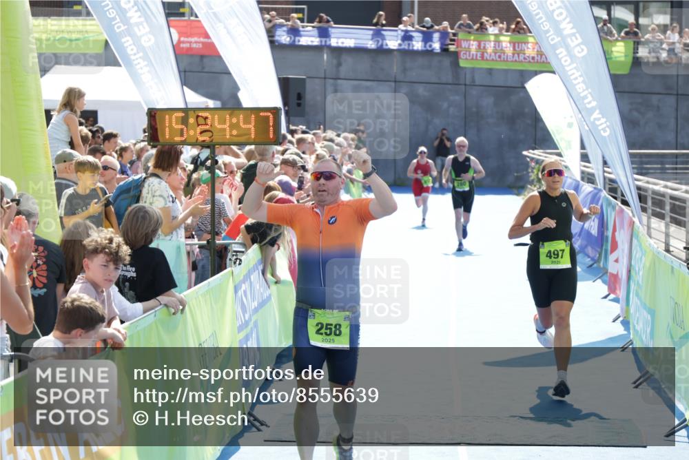 10.08.2025 - GEWOBA Citytriathlon Bremen H.Heesch http://msf.ph/oto/8555639 10.08.2025 15:24:51 Ziel 234, 258, 497 meine-sportfotos.de