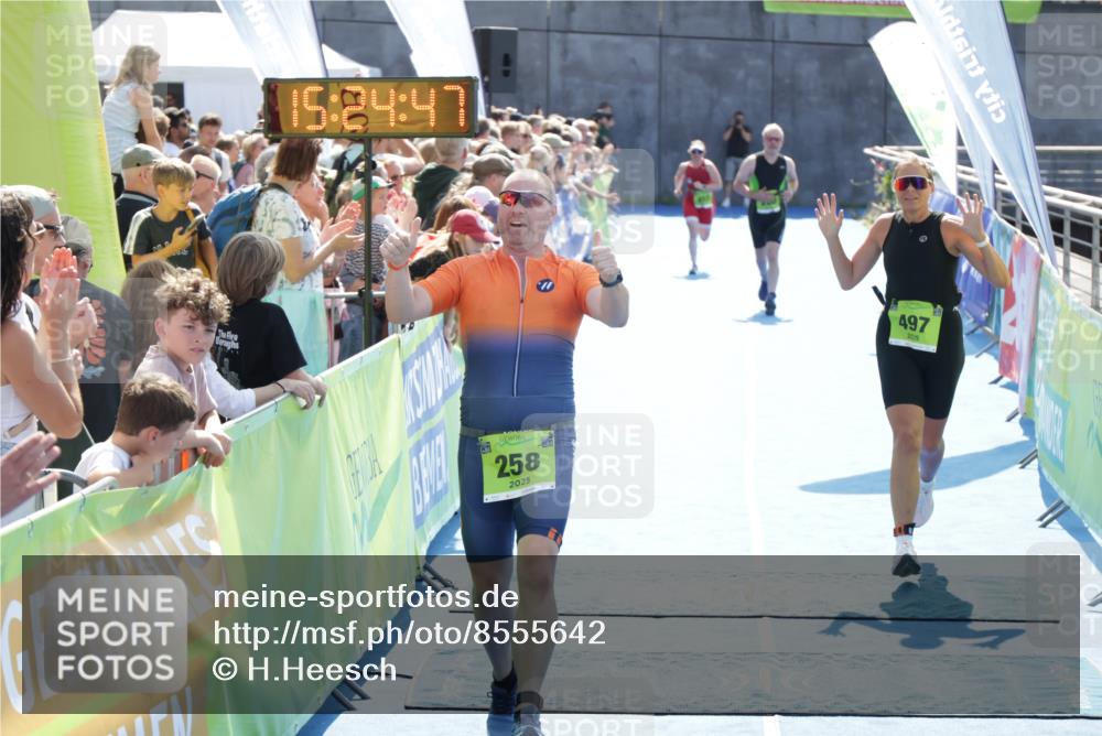 10.08.2025 - GEWOBA Citytriathlon Bremen H.Heesch http://msf.ph/oto/8555642 10.08.2025 15:24:51 Ziel 234, 258, 497 meine-sportfotos.de