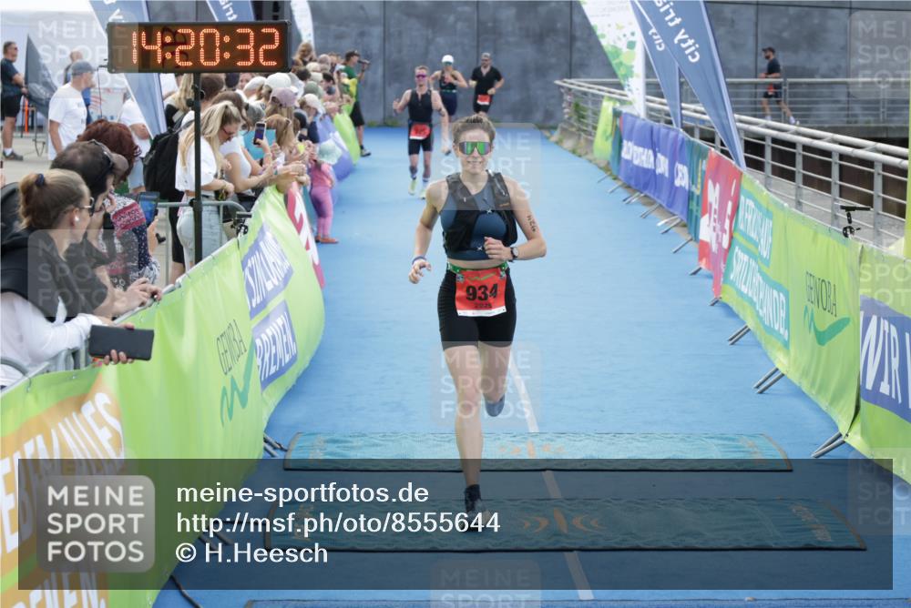 10.08.2025 - GEWOBA Citytriathlon Bremen H.Heesch http://msf.ph/oto/8555644 10.08.2025 14:20:36 Ziel 742, 934 meine-sportfotos.de