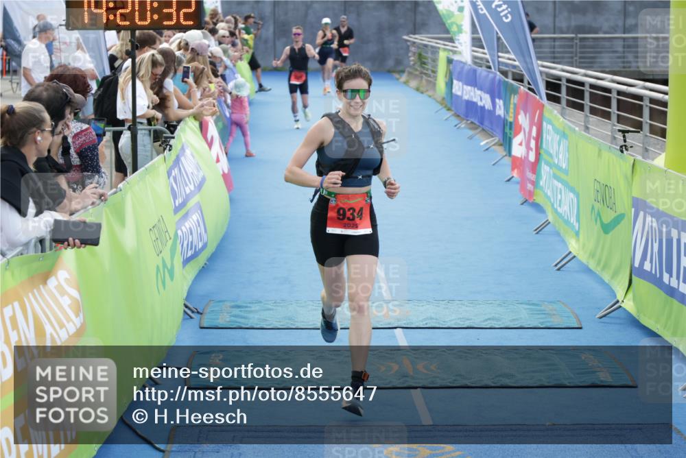 10.08.2025 - GEWOBA Citytriathlon Bremen H.Heesch http://msf.ph/oto/8555647 10.08.2025 14:20:36 Ziel 742, 934 meine-sportfotos.de
