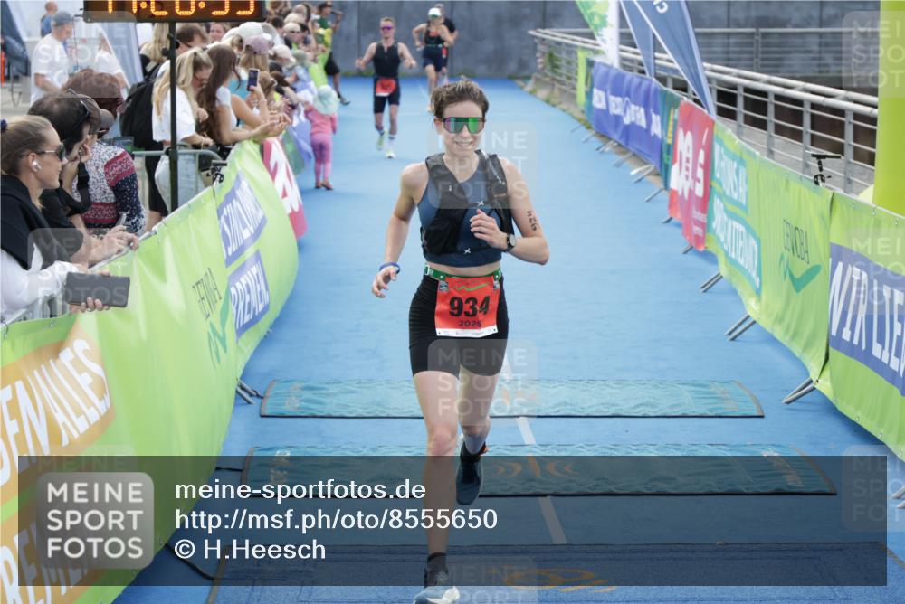 10.08.2025 - GEWOBA Citytriathlon Bremen H.Heesch http://msf.ph/oto/8555650 10.08.2025 14:20:36 Ziel 742, 934 meine-sportfotos.de