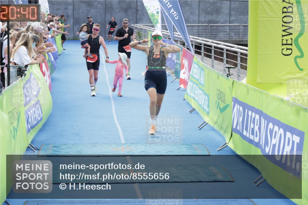10.08.2025 - GEWOBA Citytriathlon Bremen H.Heesch http://msf.ph/oto/8555656 10.08.2025 14:20:43 Ziel 838, 921, 934 meine-sportfotos.de