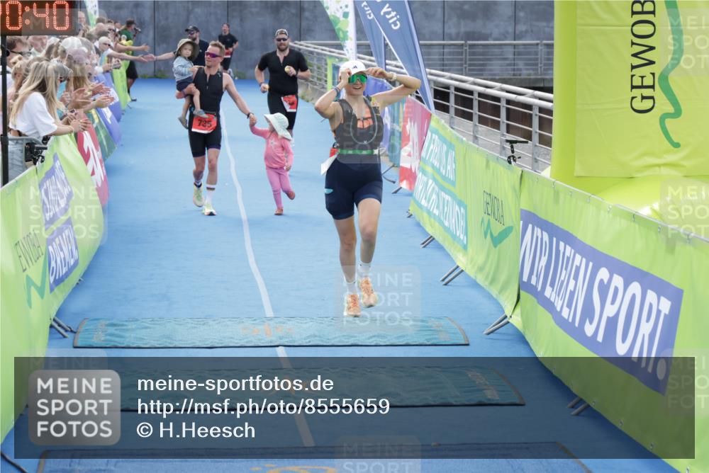 10.08.2025 - GEWOBA Citytriathlon Bremen H.Heesch http://msf.ph/oto/8555659 10.08.2025 14:20:44 Ziel 735, 838, 921 meine-sportfotos.de