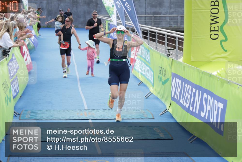 10.08.2025 - GEWOBA Citytriathlon Bremen H.Heesch http://msf.ph/oto/8555662 10.08.2025 14:20:44 Ziel 735, 838, 921 meine-sportfotos.de