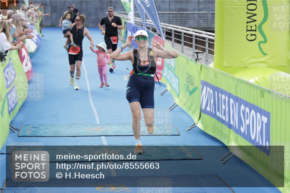 10.08.2025 - GEWOBA Citytriathlon Bremen H.Heesch http://msf.ph/oto/8555663 10.08.2025 14:20:44 Ziel 735, 838, 921 meine-sportfotos.de