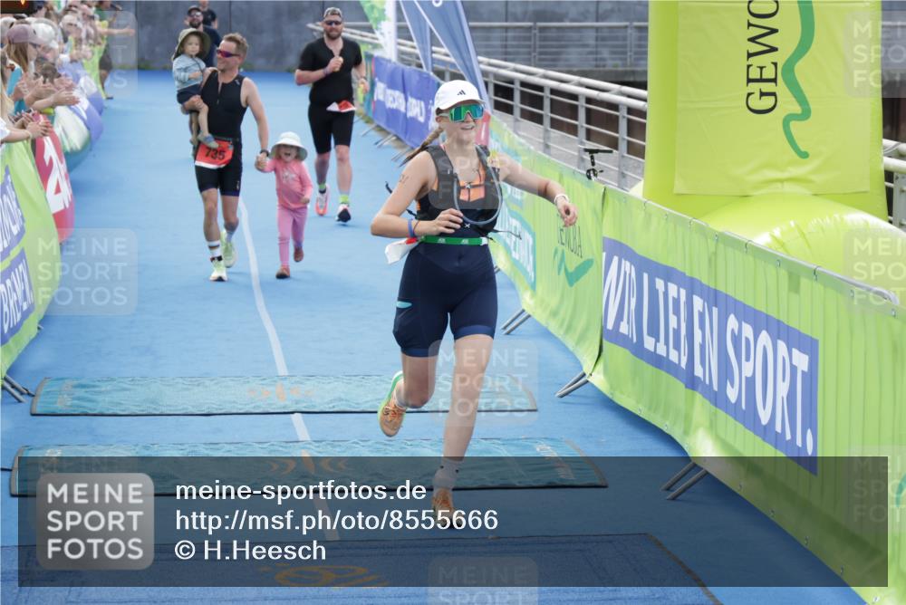 10.08.2025 - GEWOBA Citytriathlon Bremen H.Heesch http://msf.ph/oto/8555666 10.08.2025 14:20:45 Ziel 735, 790, 838, 921 meine-sportfotos.de
