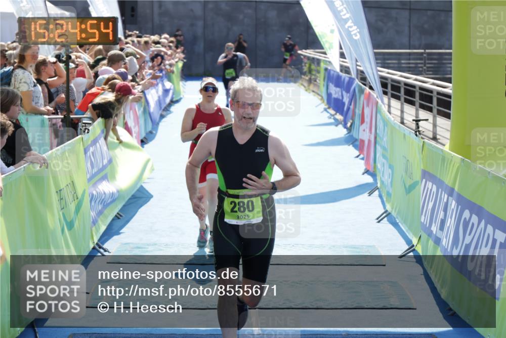 10.08.2025 - GEWOBA Citytriathlon Bremen H.Heesch http://msf.ph/oto/8555671 10.08.2025 15:24:58 Ziel 258, 280, 453, 474, 497 meine-sportfotos.de