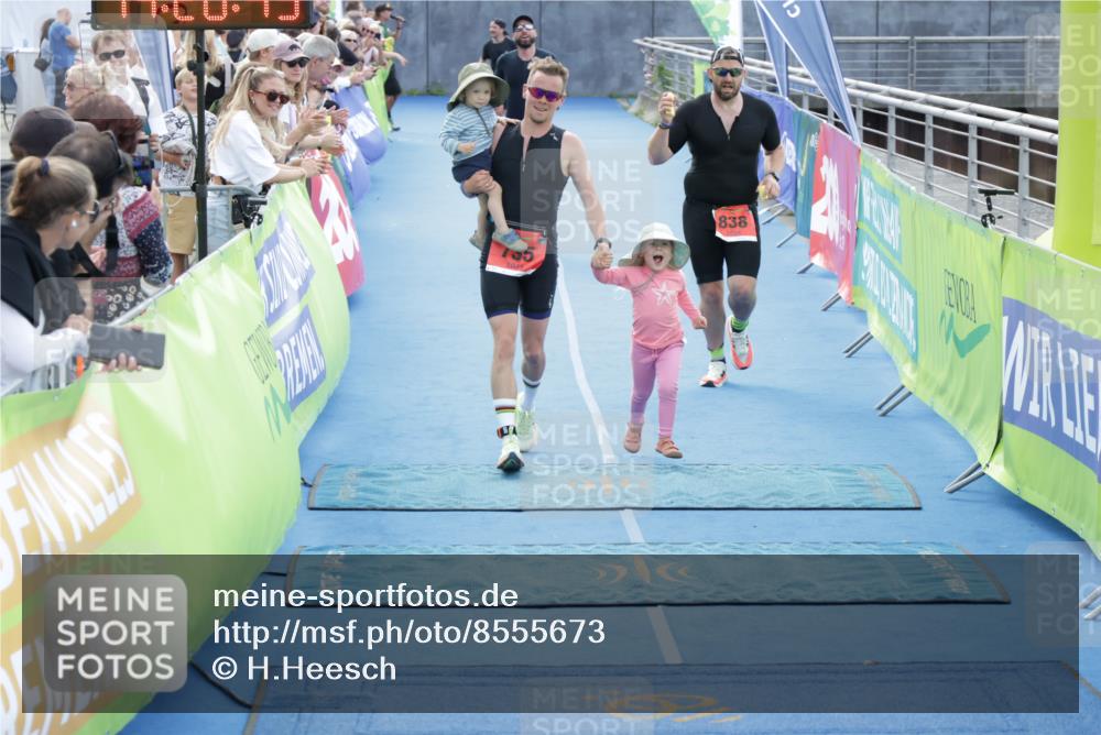 10.08.2025 - GEWOBA Citytriathlon Bremen H.Heesch http://msf.ph/oto/8555673 10.08.2025 14:20:47 Ziel 735, 790, 838, 921 meine-sportfotos.de