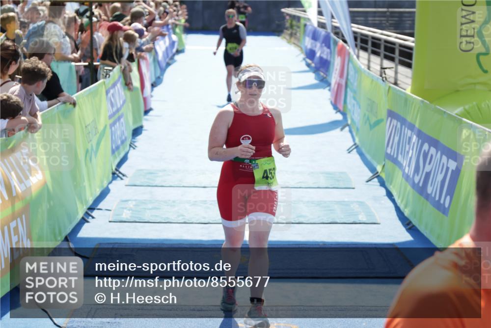 10.08.2025 - GEWOBA Citytriathlon Bremen H.Heesch http://msf.ph/oto/8555677 10.08.2025 15:25:01 Ziel 280, 453, 474 meine-sportfotos.de