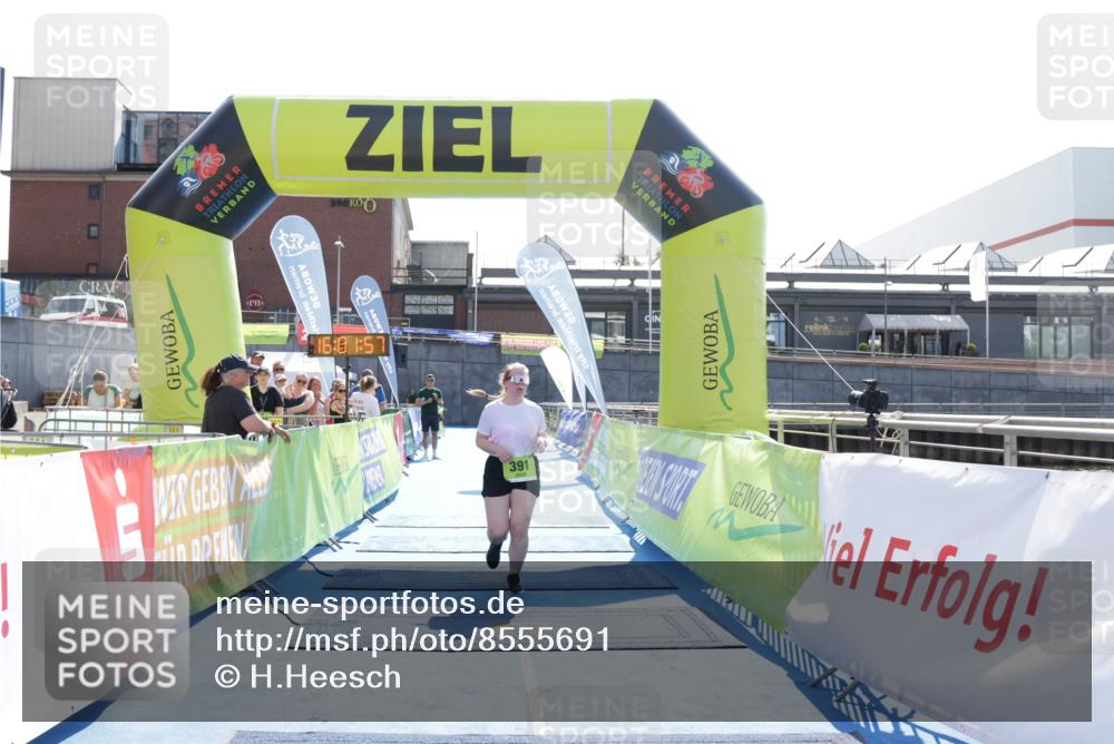 10.08.2025 - GEWOBA Citytriathlon Bremen H.Heesch http://msf.ph/oto/8555691 10.08.2025 16:02:01 Ziel 391 meine-sportfotos.de