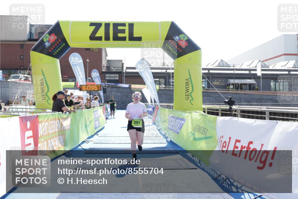 10.08.2025 - GEWOBA Citytriathlon Bremen H.Heesch http://msf.ph/oto/8555704 10.08.2025 16:02:02 Ziel 391 meine-sportfotos.de