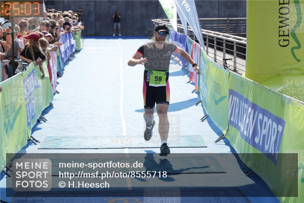10.08.2025 - GEWOBA Citytriathlon Bremen H.Heesch http://msf.ph/oto/8555718 10.08.2025 15:25:07 Ziel 59, 474 meine-sportfotos.de