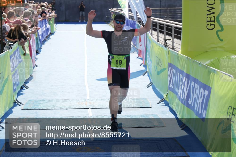 10.08.2025 - GEWOBA Citytriathlon Bremen H.Heesch http://msf.ph/oto/8555721 10.08.2025 15:25:08 Ziel 59, 474 meine-sportfotos.de