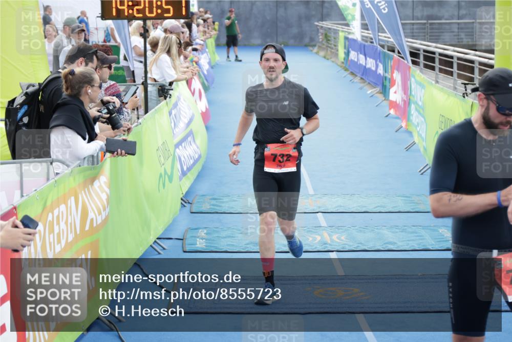 10.08.2025 - GEWOBA Citytriathlon Bremen H.Heesch http://msf.ph/oto/8555723 10.08.2025 14:20:55 Ziel 732, 735, 790, 838 meine-sportfotos.de