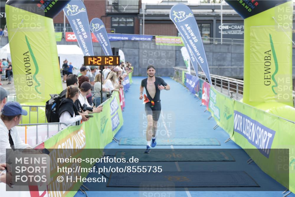 10.08.2025 - GEWOBA Citytriathlon Bremen H.Heesch http://msf.ph/oto/8555735 10.08.2025 14:21:25 Ziel 590 meine-sportfotos.de