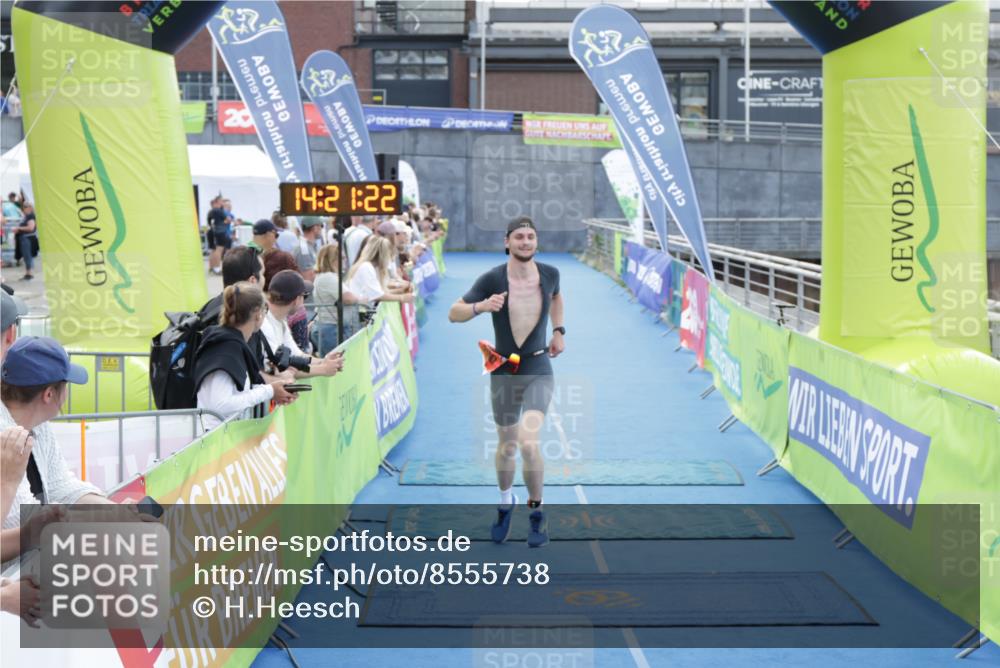 10.08.2025 - GEWOBA Citytriathlon Bremen H.Heesch http://msf.ph/oto/8555738 10.08.2025 14:21:25 Ziel 590 meine-sportfotos.de