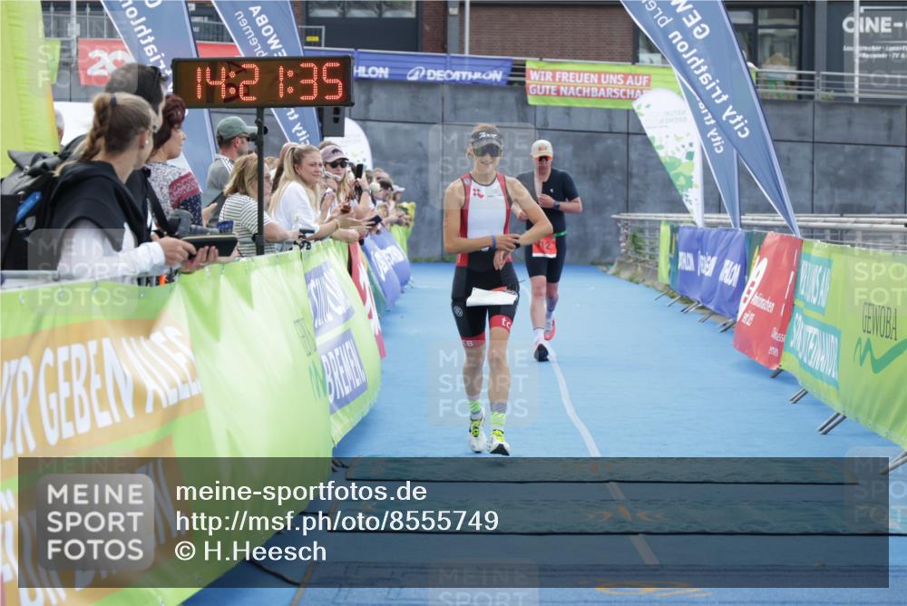 10.08.2025 - GEWOBA Citytriathlon Bremen H.Heesch http://msf.ph/oto/8555749 10.08.2025 14:21:39 Ziel 712, 913 meine-sportfotos.de