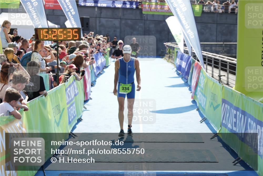 10.08.2025 - GEWOBA Citytriathlon Bremen H.Heesch http://msf.ph/oto/8555750 10.08.2025 15:25:39 Ziel 306, 334, 408 meine-sportfotos.de