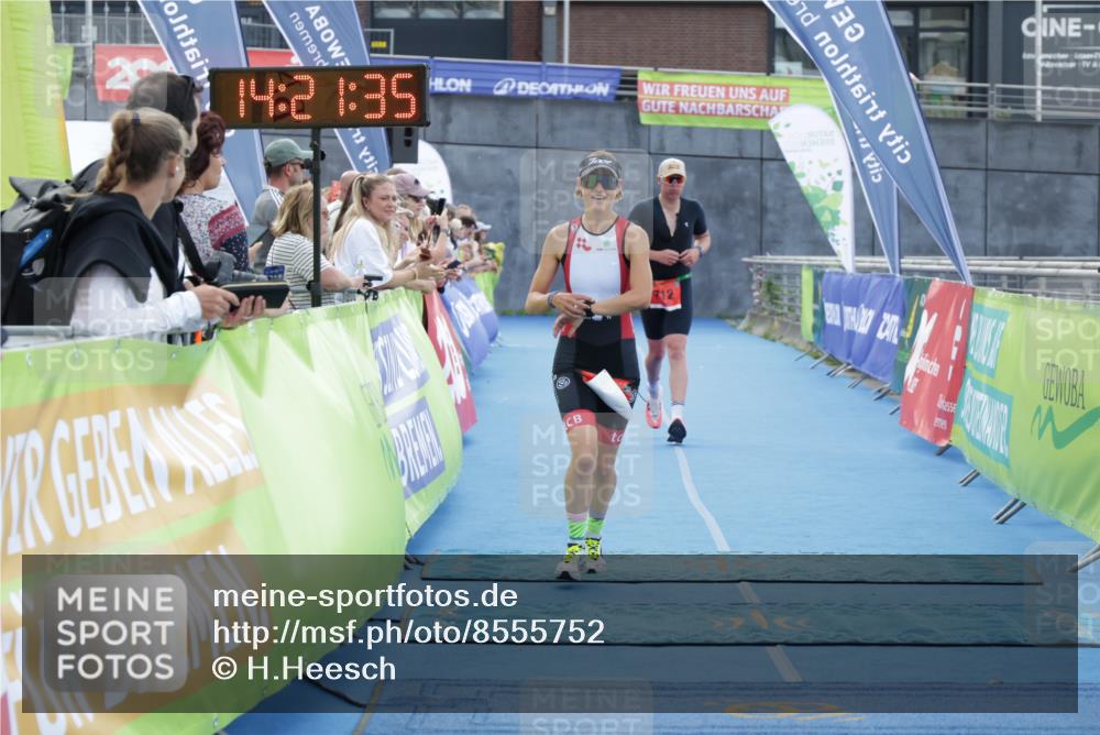 10.08.2025 - GEWOBA Citytriathlon Bremen H.Heesch http://msf.ph/oto/8555752 10.08.2025 14:21:39 Ziel 712, 913 meine-sportfotos.de