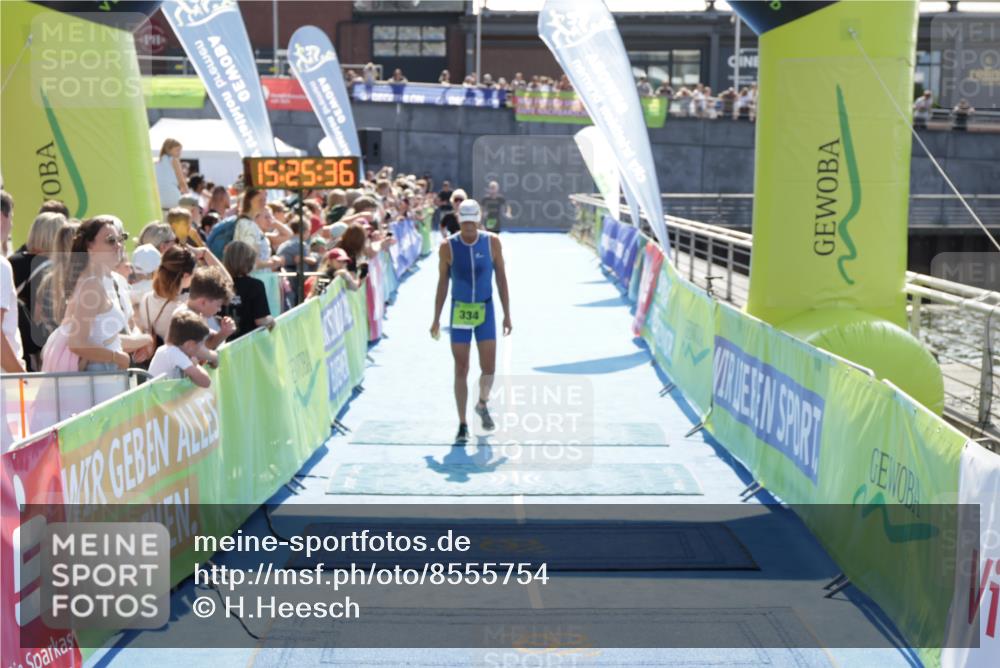 10.08.2025 - GEWOBA Citytriathlon Bremen H.Heesch http://msf.ph/oto/8555754 10.08.2025 15:25:40 Ziel 306, 334, 408 meine-sportfotos.de