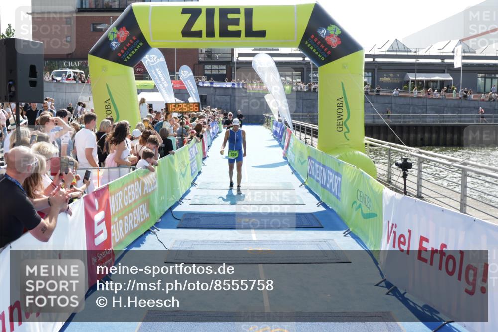 10.08.2025 - GEWOBA Citytriathlon Bremen H.Heesch http://msf.ph/oto/8555758 10.08.2025 15:25:40 Ziel 306, 334, 408 meine-sportfotos.de
