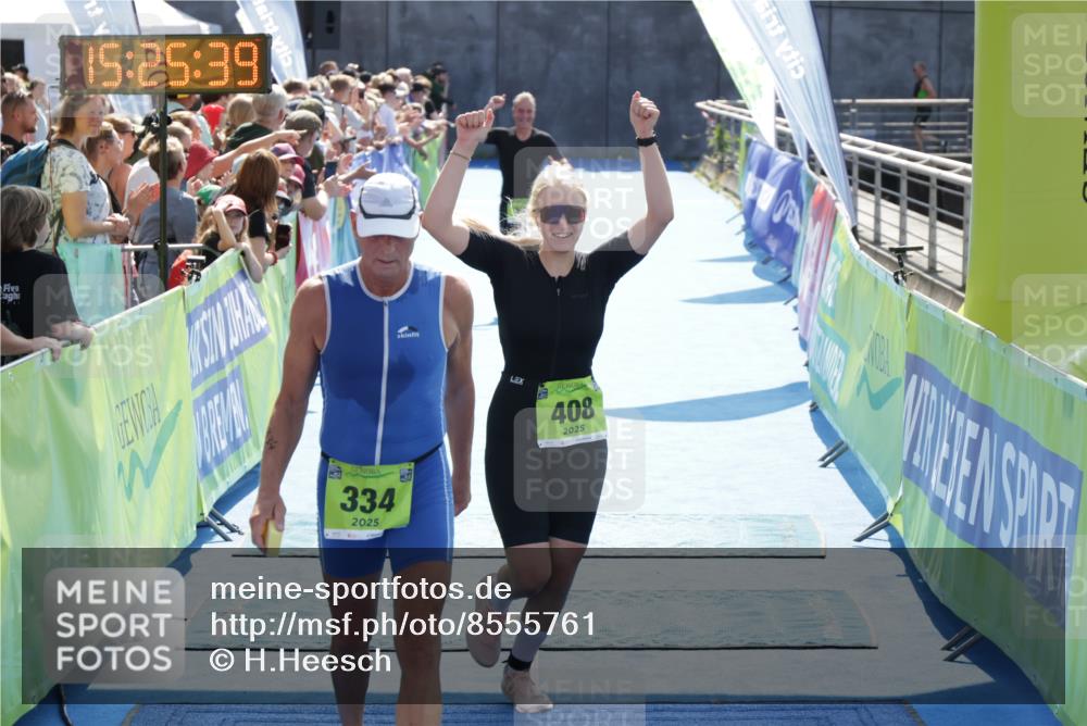 10.08.2025 - GEWOBA Citytriathlon Bremen H.Heesch http://msf.ph/oto/8555761 10.08.2025 15:25:43 Ziel 306, 334, 408 meine-sportfotos.de