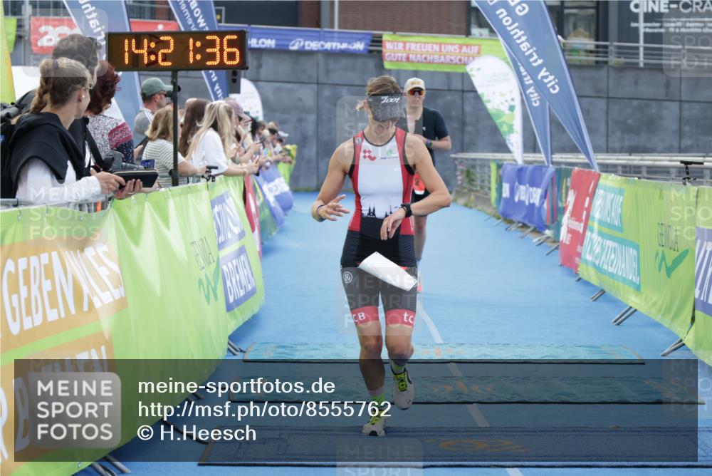 10.08.2025 - GEWOBA Citytriathlon Bremen H.Heesch http://msf.ph/oto/8555762 10.08.2025 14:21:40 Ziel 712, 913 meine-sportfotos.de