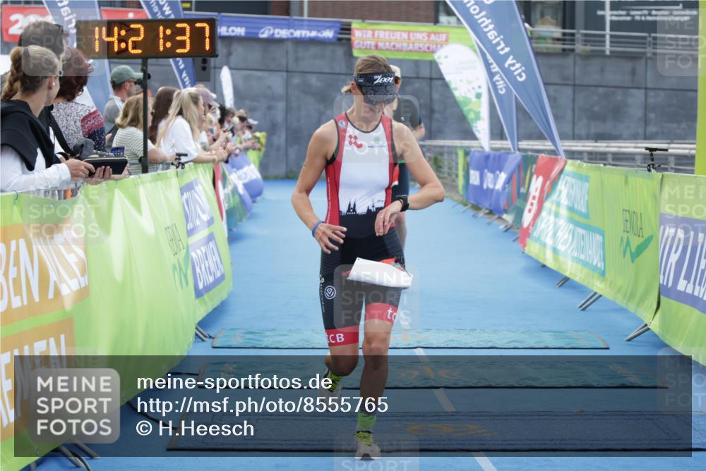 10.08.2025 - GEWOBA Citytriathlon Bremen H.Heesch http://msf.ph/oto/8555765 10.08.2025 14:21:40 Ziel 712, 913 meine-sportfotos.de