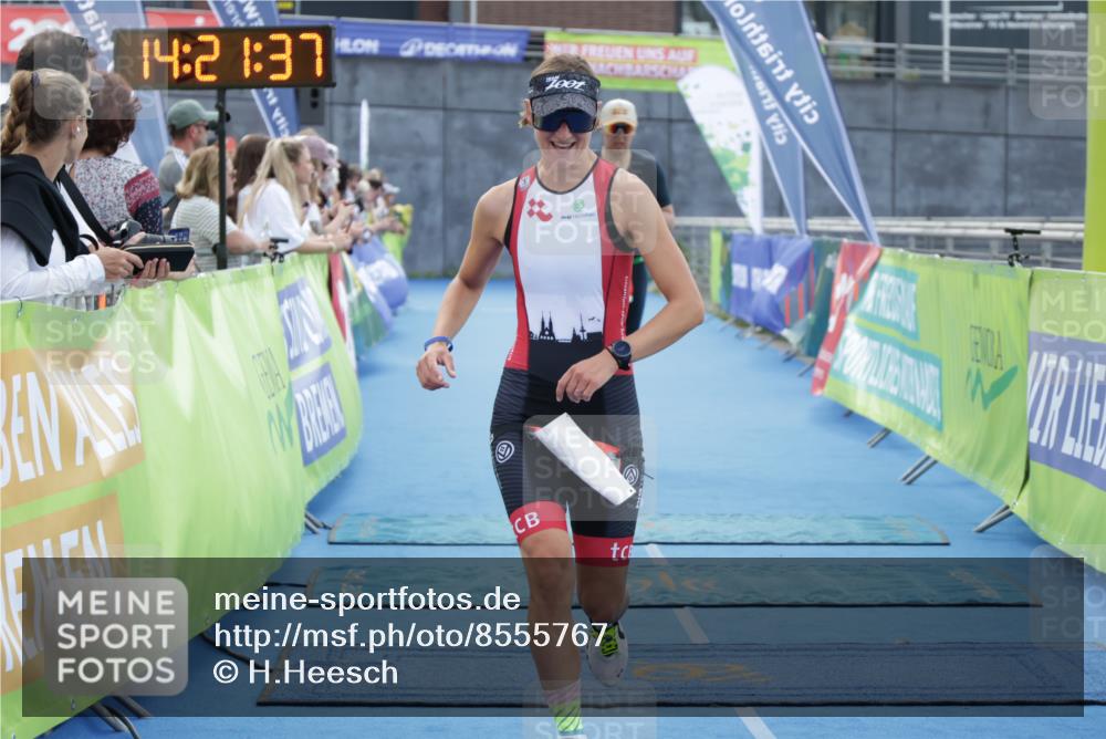 10.08.2025 - GEWOBA Citytriathlon Bremen H.Heesch http://msf.ph/oto/8555767 10.08.2025 14:21:41 Ziel 712, 913 meine-sportfotos.de
