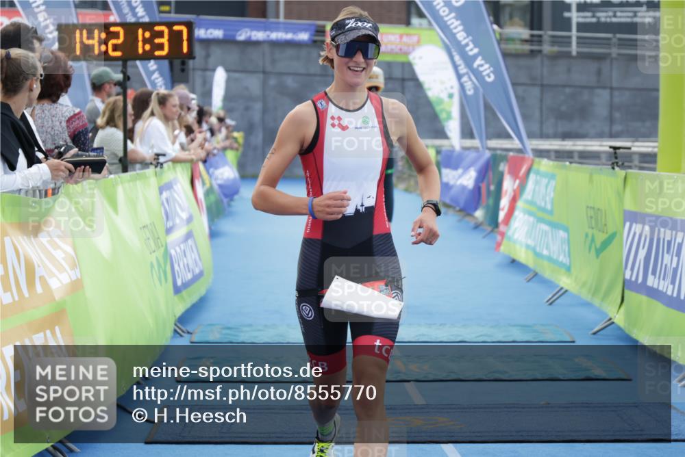 10.08.2025 - GEWOBA Citytriathlon Bremen H.Heesch http://msf.ph/oto/8555770 10.08.2025 14:21:41 Ziel 712, 913 meine-sportfotos.de