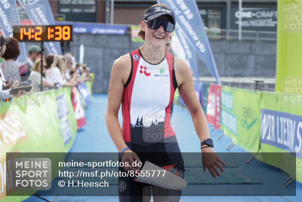 10.08.2025 - GEWOBA Citytriathlon Bremen H.Heesch http://msf.ph/oto/8555777 10.08.2025 14:21:42 Ziel 712, 913 meine-sportfotos.de