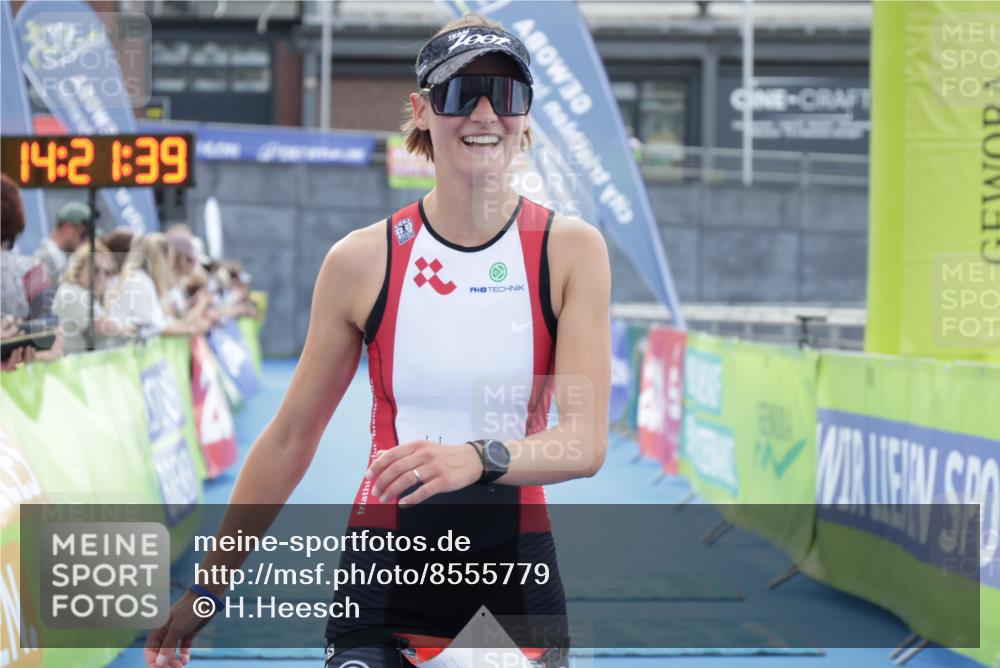 10.08.2025 - GEWOBA Citytriathlon Bremen H.Heesch http://msf.ph/oto/8555779 10.08.2025 14:21:42 Ziel 712, 913 meine-sportfotos.de