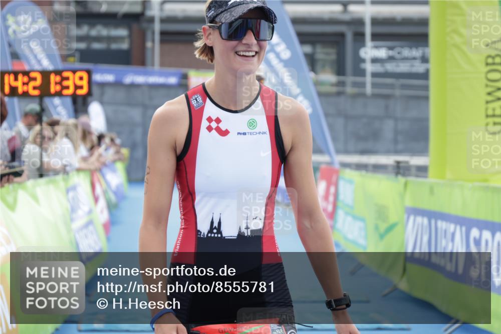 10.08.2025 - GEWOBA Citytriathlon Bremen H.Heesch http://msf.ph/oto/8555781 10.08.2025 14:21:43 Ziel 712, 913 meine-sportfotos.de