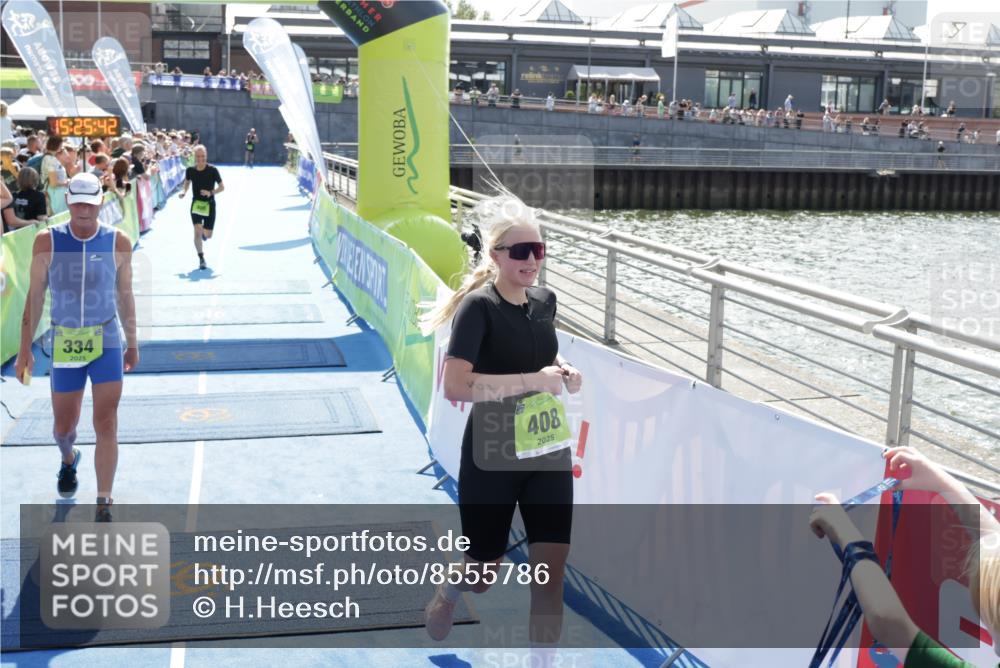 10.08.2025 - GEWOBA Citytriathlon Bremen H.Heesch http://msf.ph/oto/8555786 10.08.2025 15:25:45 Ziel 306, 334, 408 meine-sportfotos.de