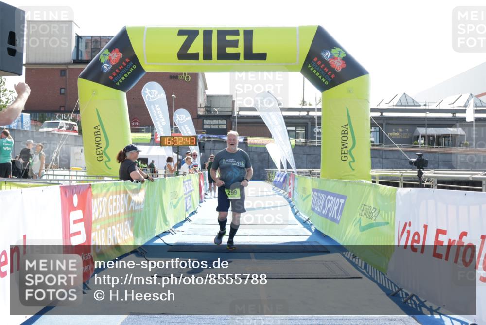 10.08.2025 - GEWOBA Citytriathlon Bremen H.Heesch http://msf.ph/oto/8555788 10.08.2025 16:02:47 Ziel 299 meine-sportfotos.de