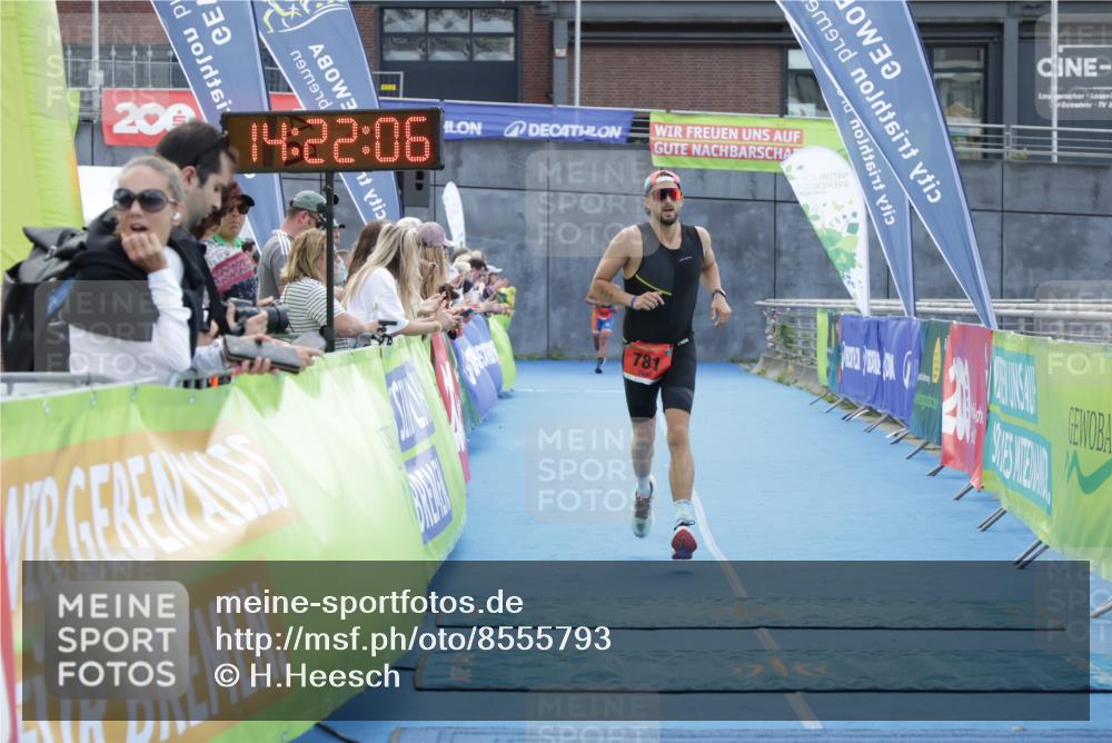10.08.2025 - GEWOBA Citytriathlon Bremen H.Heesch http://msf.ph/oto/8555793 10.08.2025 14:22:10 Ziel 781 meine-sportfotos.de