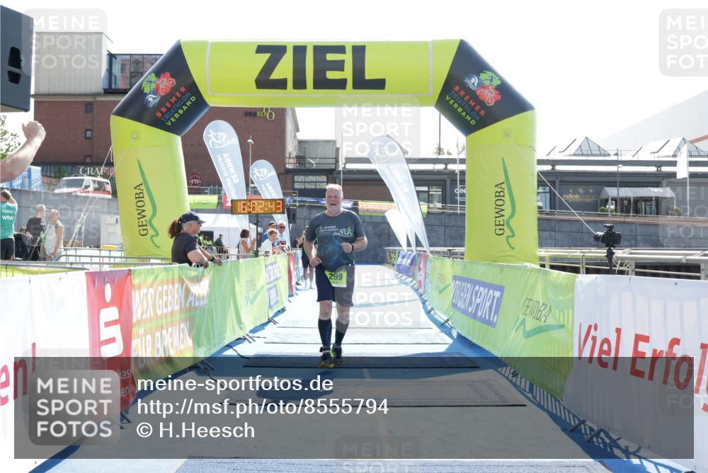 10.08.2025 - GEWOBA Citytriathlon Bremen H.Heesch http://msf.ph/oto/8555794 10.08.2025 16:02:47 Ziel 299 meine-sportfotos.de