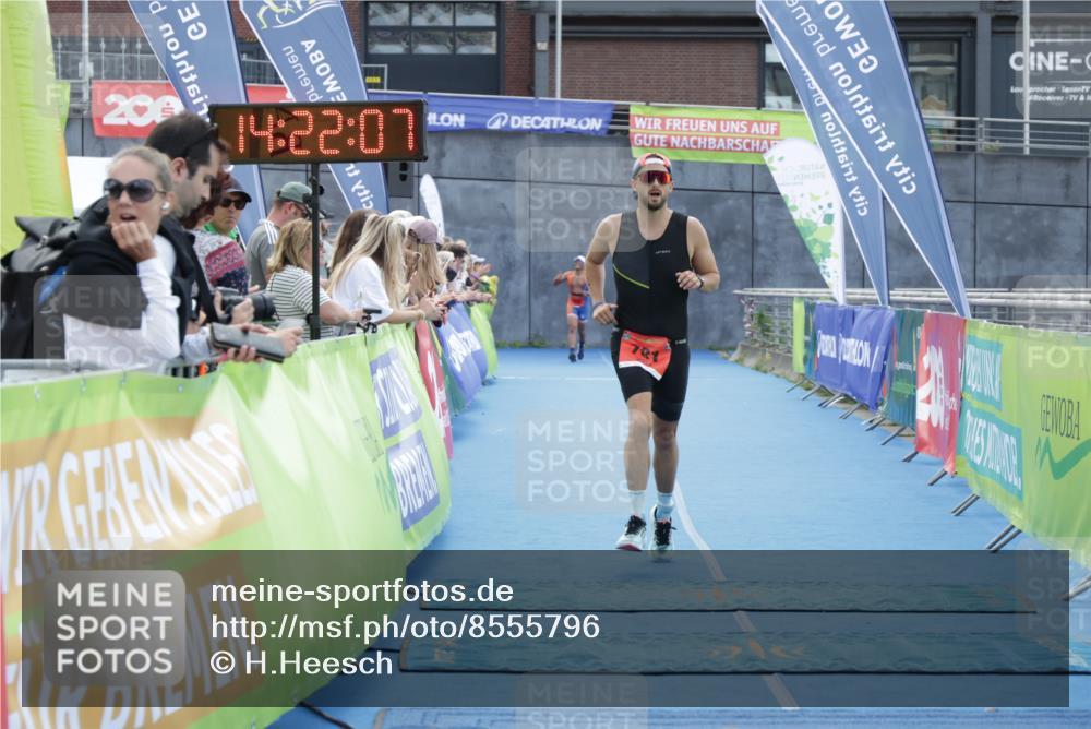 10.08.2025 - GEWOBA Citytriathlon Bremen H.Heesch http://msf.ph/oto/8555796 10.08.2025 14:22:10 Ziel 781 meine-sportfotos.de