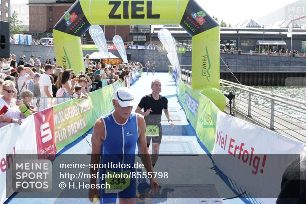 10.08.2025 - GEWOBA Citytriathlon Bremen H.Heesch http://msf.ph/oto/8555798 10.08.2025 15:25:48 Ziel 306, 311, 408 meine-sportfotos.de